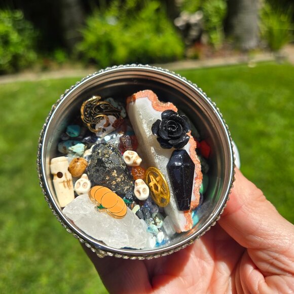 Spooky Love Gone Wrong Halloween Magicks Altar Home Decor Tin - Picture 3 of 8